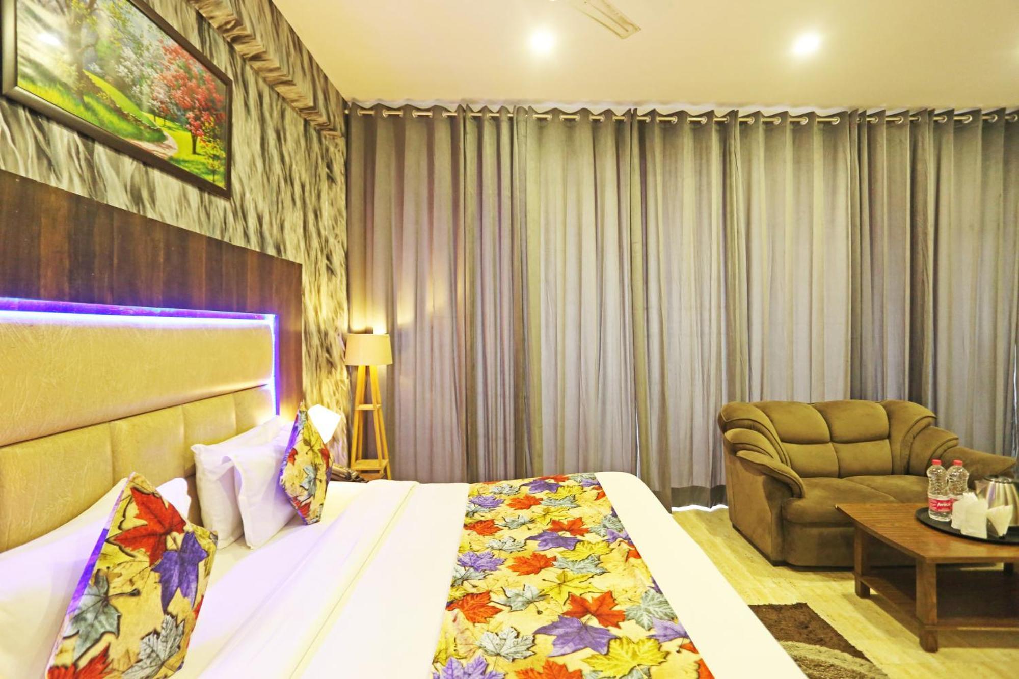 Hotel The Kiara Near Delhi Airport Нью-Дели Экстерьер фото